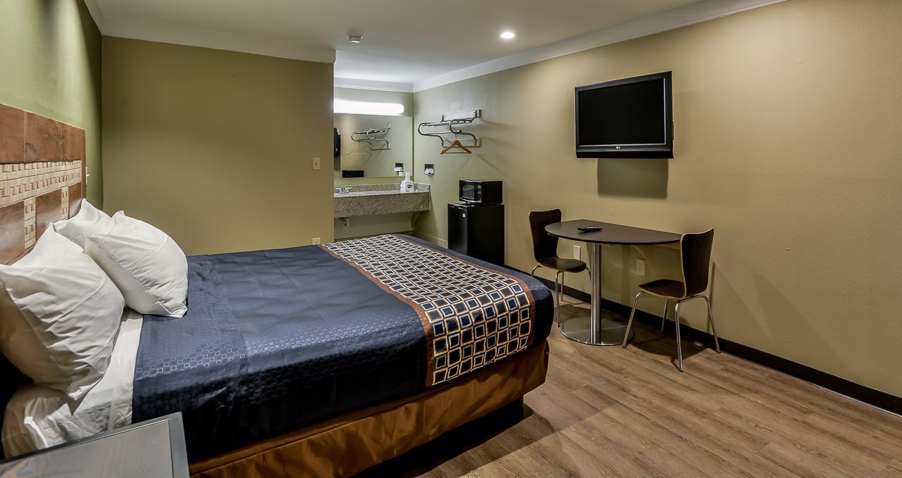 Budgetel Inn And Suites 罗利 外观 照片